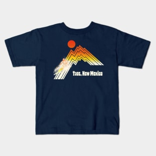 Taos New Mexico 70s/80s Retro Souvenir Style Skiing Kids T-Shirt